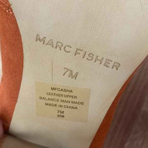 Marc Fisher Casha Womens 7 Burnt Orange Perforated Peep Toe 3” Block Heel -Flaw - Picture 10 of 11